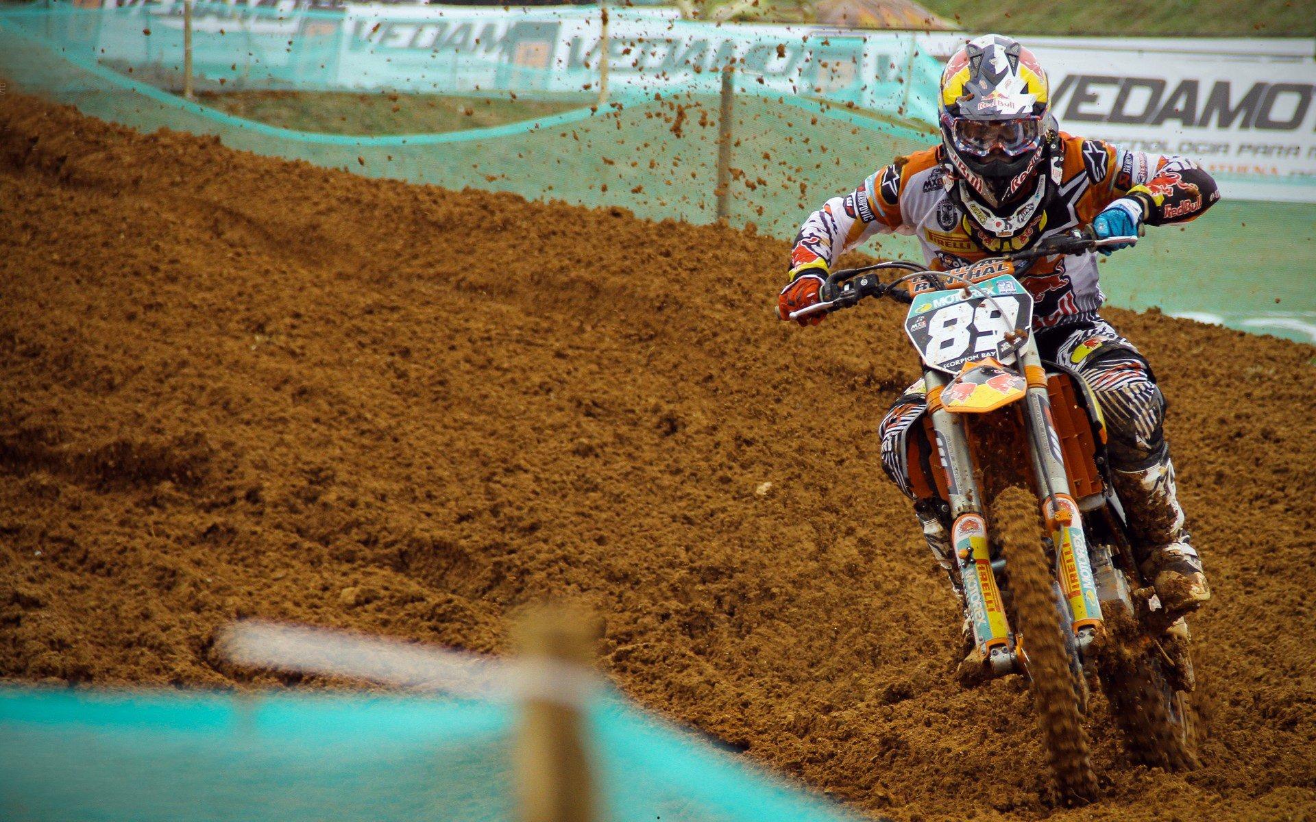 半场战报,热刺1-0曼联,约翰逊闪击破门,马奎尔险酿大错