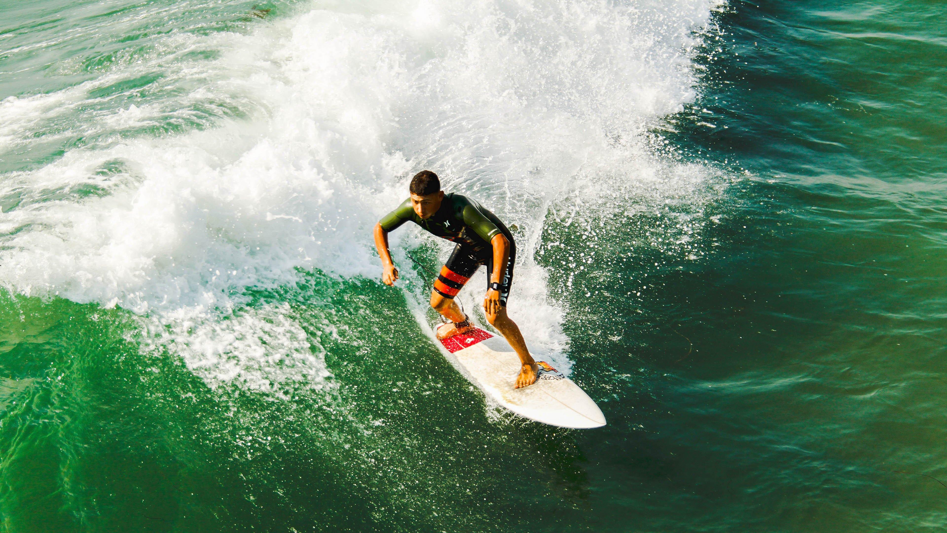 19岁带刀中卫！泰山B队彭啸十分角任意球 凌空爆射绝平 两轮轰4球